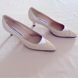 NEW Manolo Blahnik Two Toned Pointed Toe Kitten Heels. Size 36 Neiman Marcus